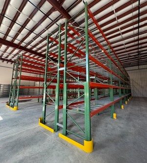 Selective pallet rack with wire decking and upright backers for heavy storage